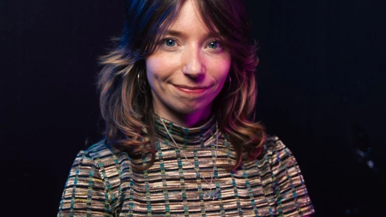 Phoebe Cross headshot