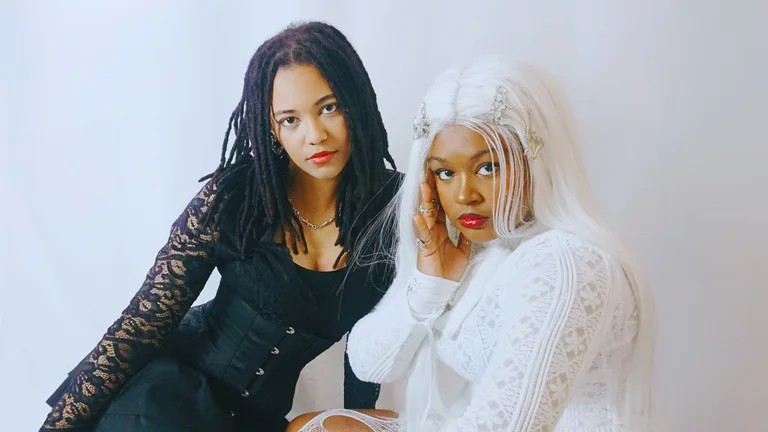 nyrobi and chaya from alt blk era