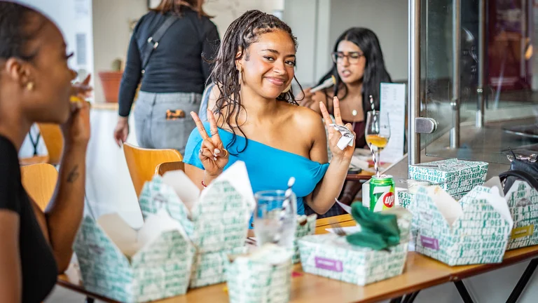young women eating wingstop