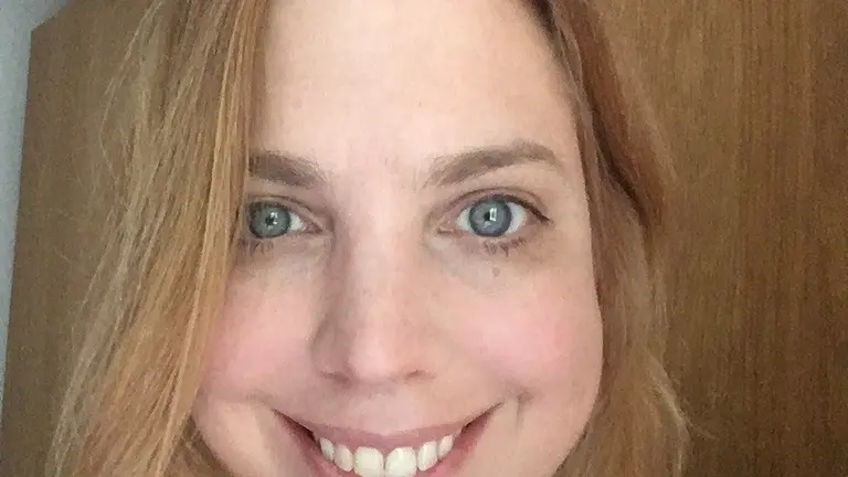 Toria Banks headshot, smiling