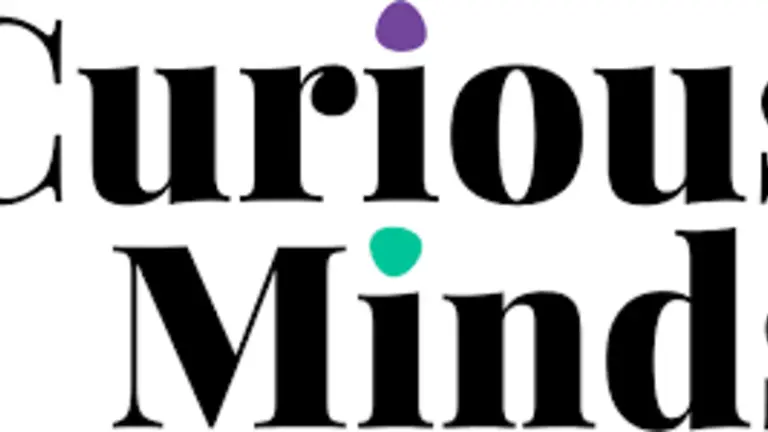 curious minds logo, 'curious minds' in black writing with a purple dot on the first eye and a turqoise dot on the second on a white background