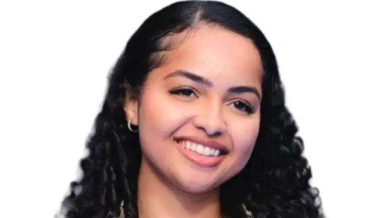 Anya Broderick headshot