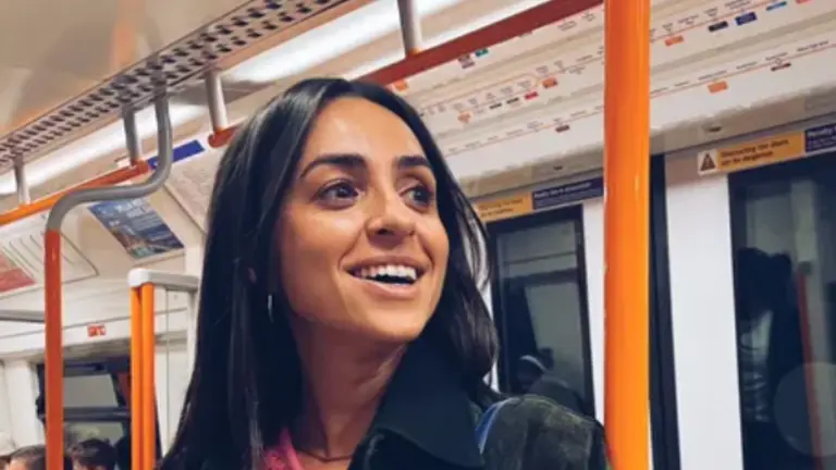 Chloé Abrahams smiling on the london tube