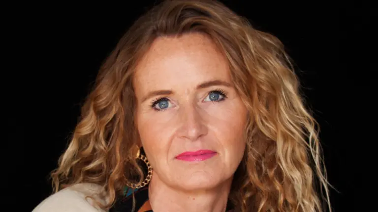 Chloe Roberts headshot