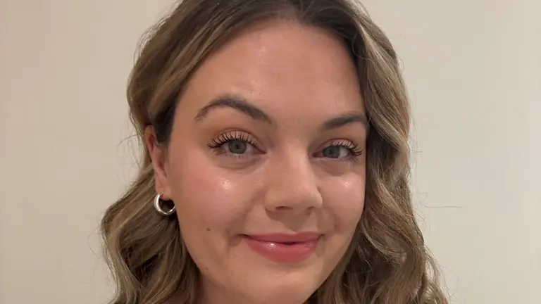 elly baker headshot