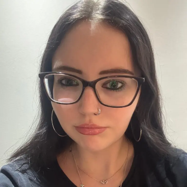 Evie Johnson headshot